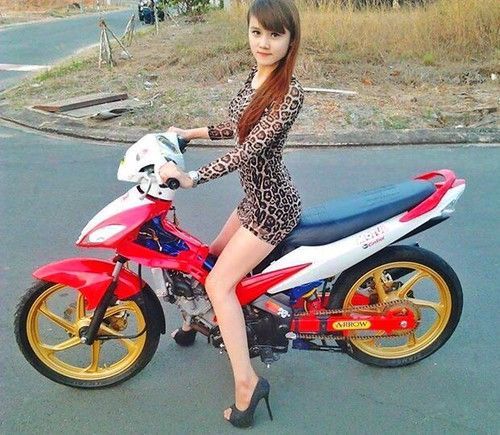 Captian R. reccomend Girl naked on yamaha