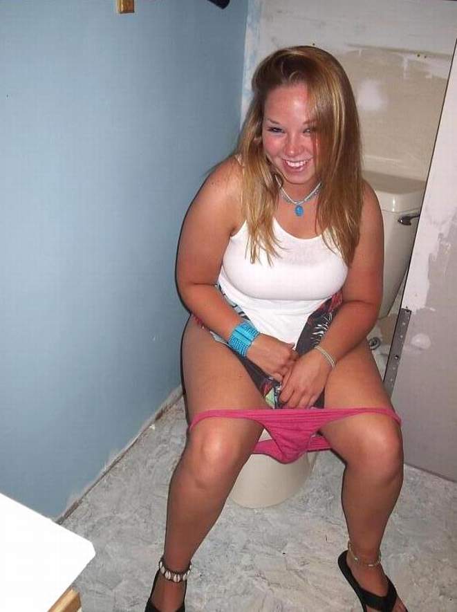 Princess P. reccomend Mature pissing toilet